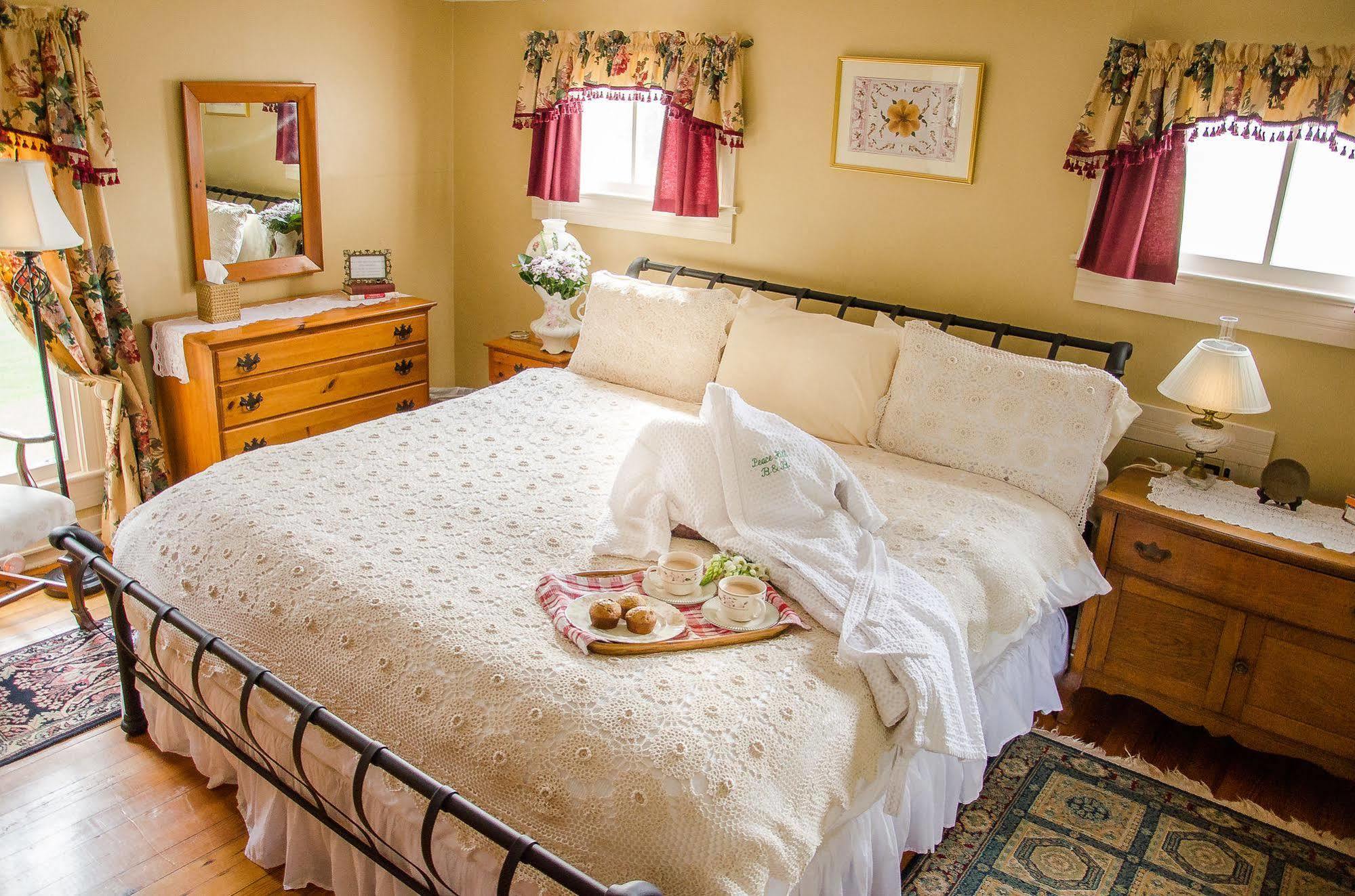 The Bed And Breakfast At Peace Hill Charles City Exterior photo